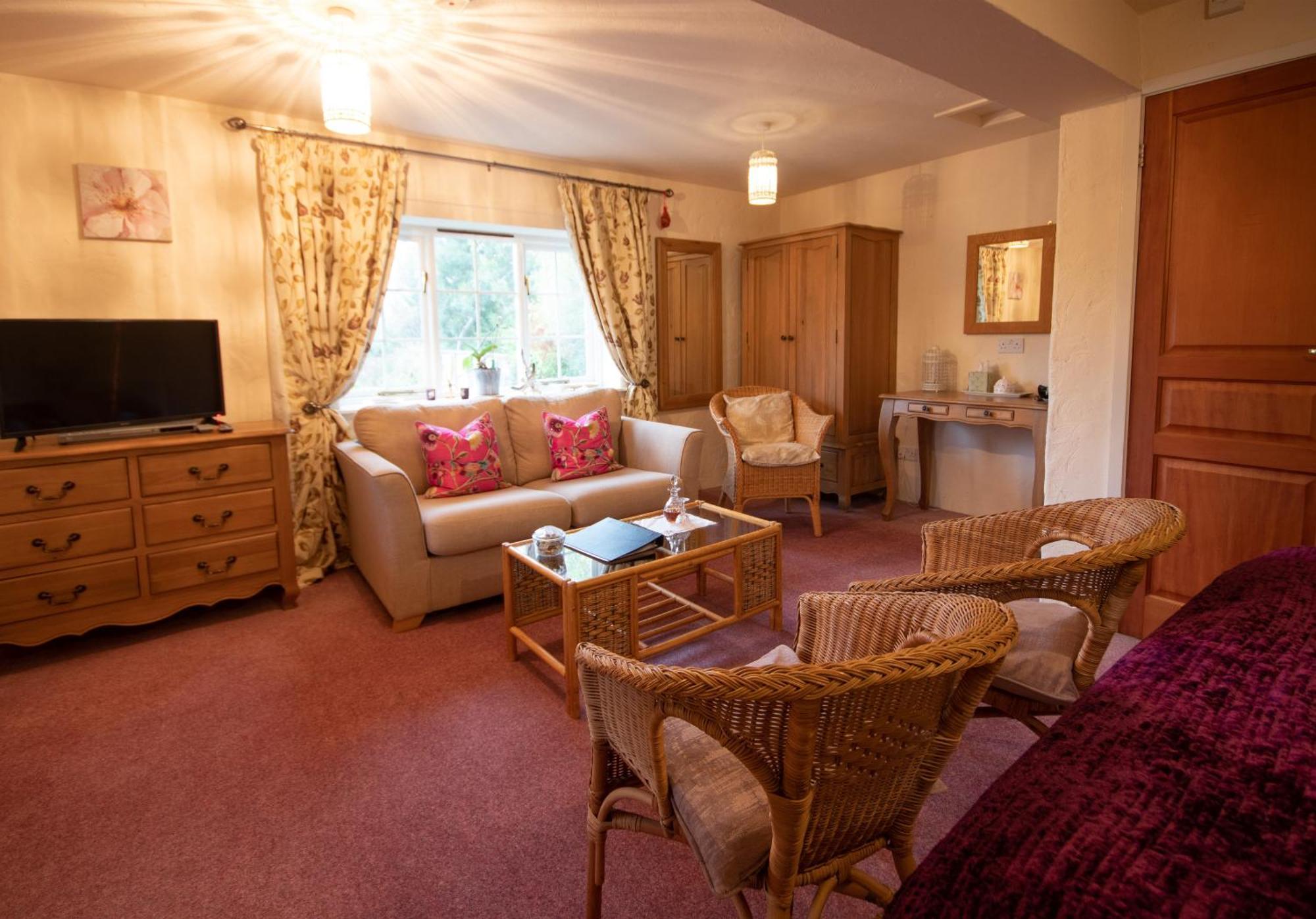 Magpies Lodge Slinfold Exterior photo