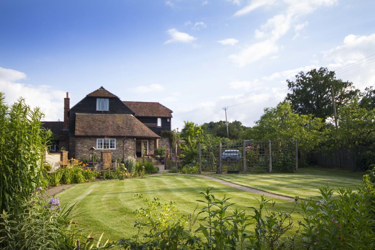 Magpies Lodge Slinfold Exterior photo