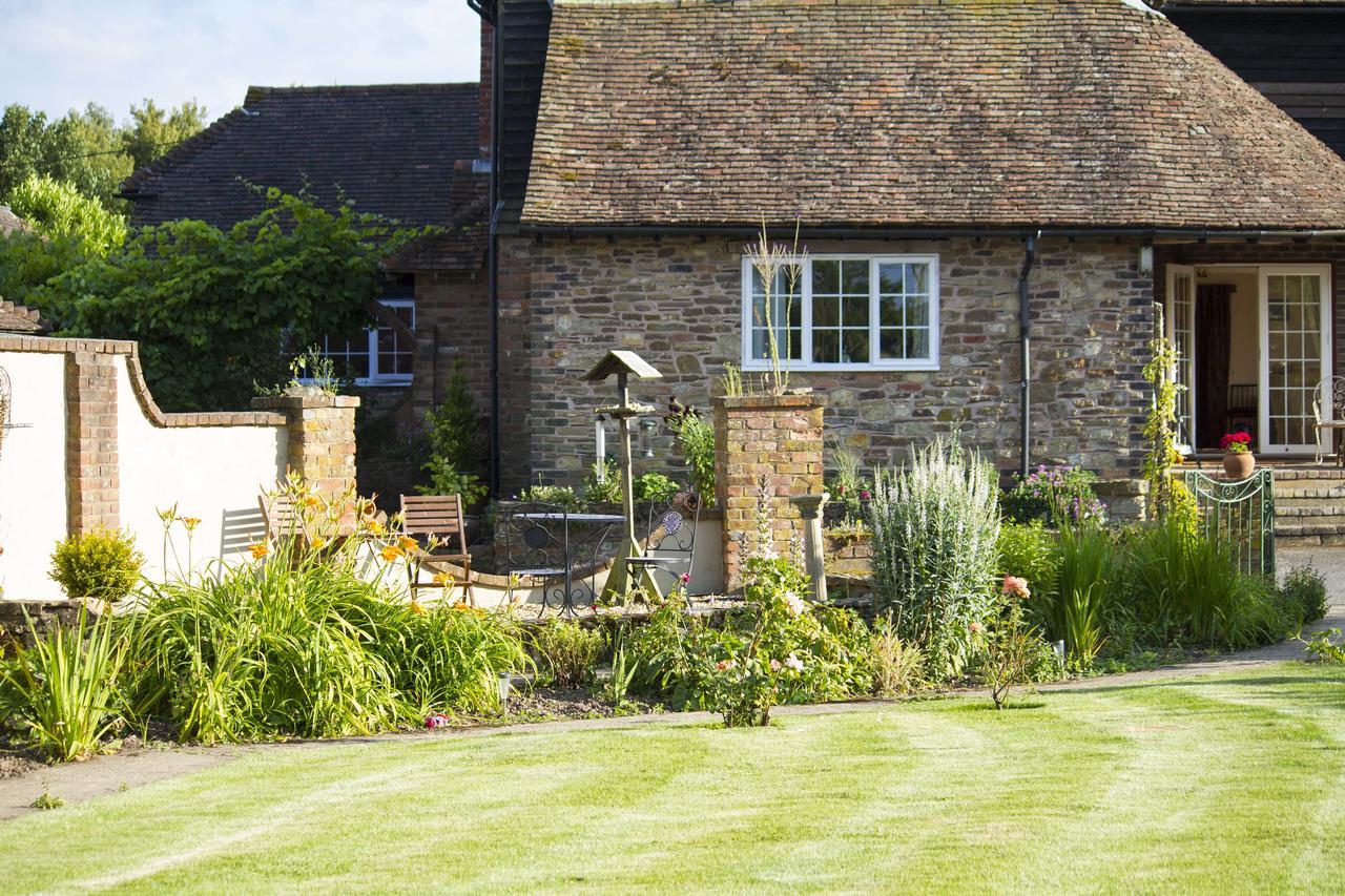Magpies Lodge Slinfold Exterior photo