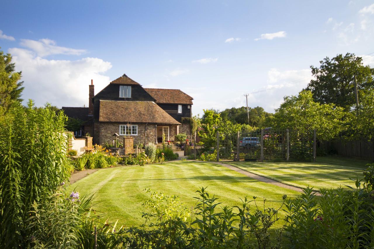 Magpies Lodge Slinfold Exterior photo