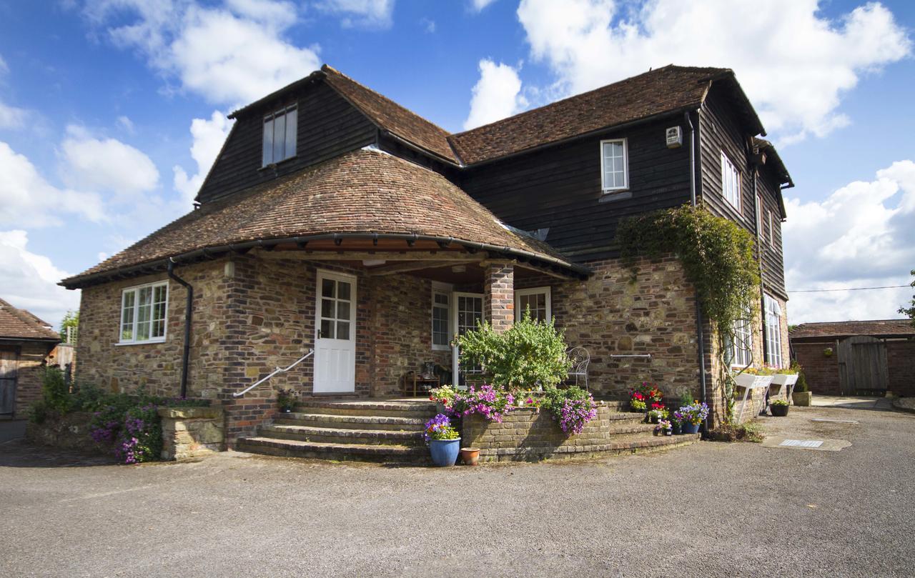Magpies Lodge Slinfold Exterior photo