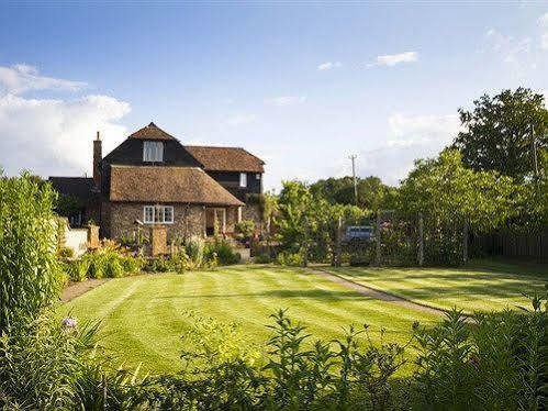 Magpies Lodge Slinfold Exterior photo